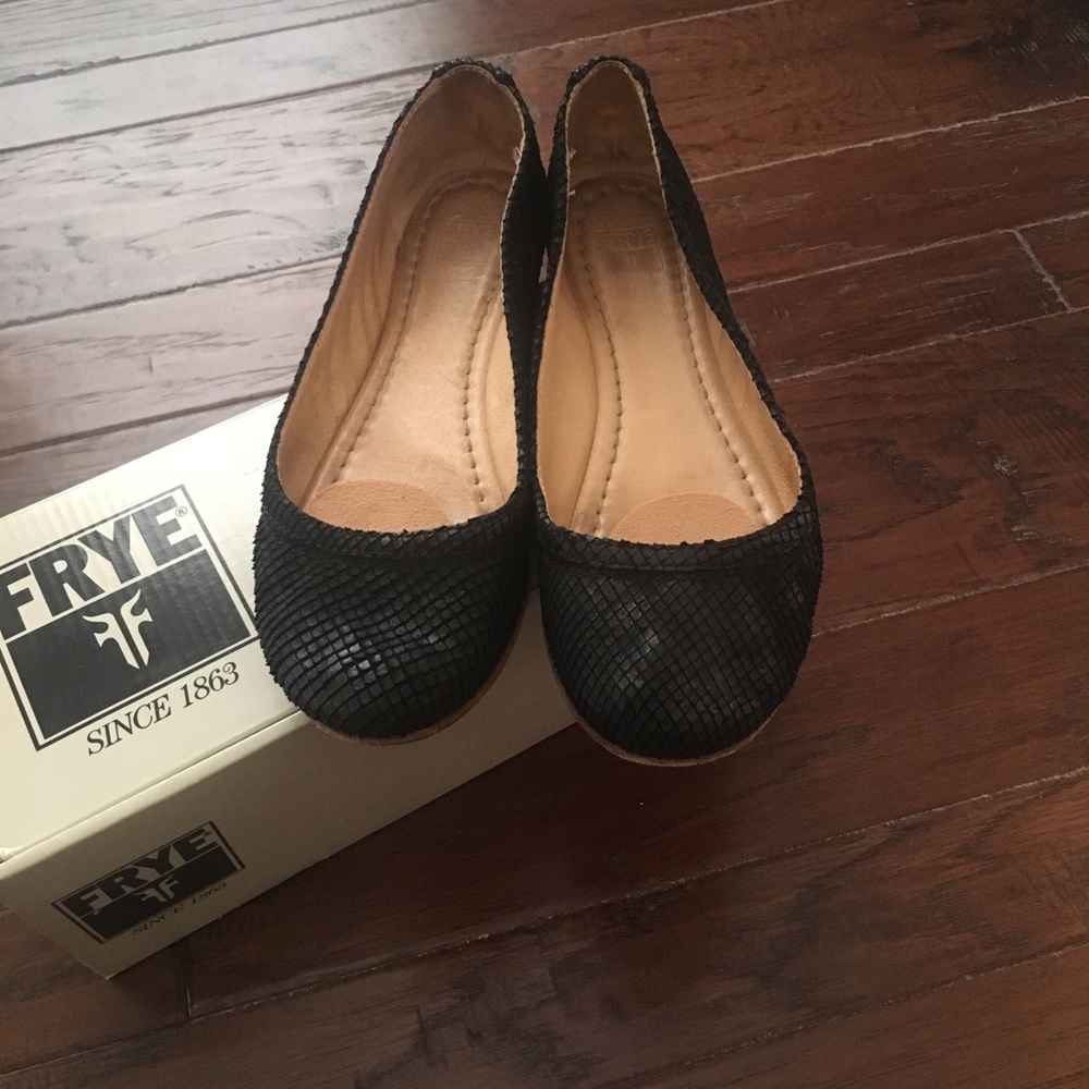 FRYE BALLET FLATS